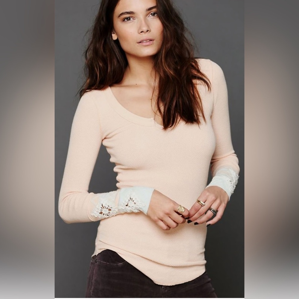 Free People Peach Khombucha Crocket sleeves size medium thermal boho hippie